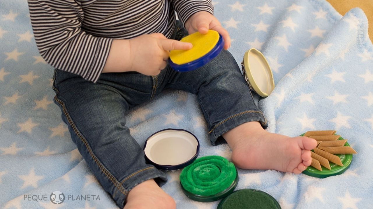 Juguetes sensoriales caseros para bebés