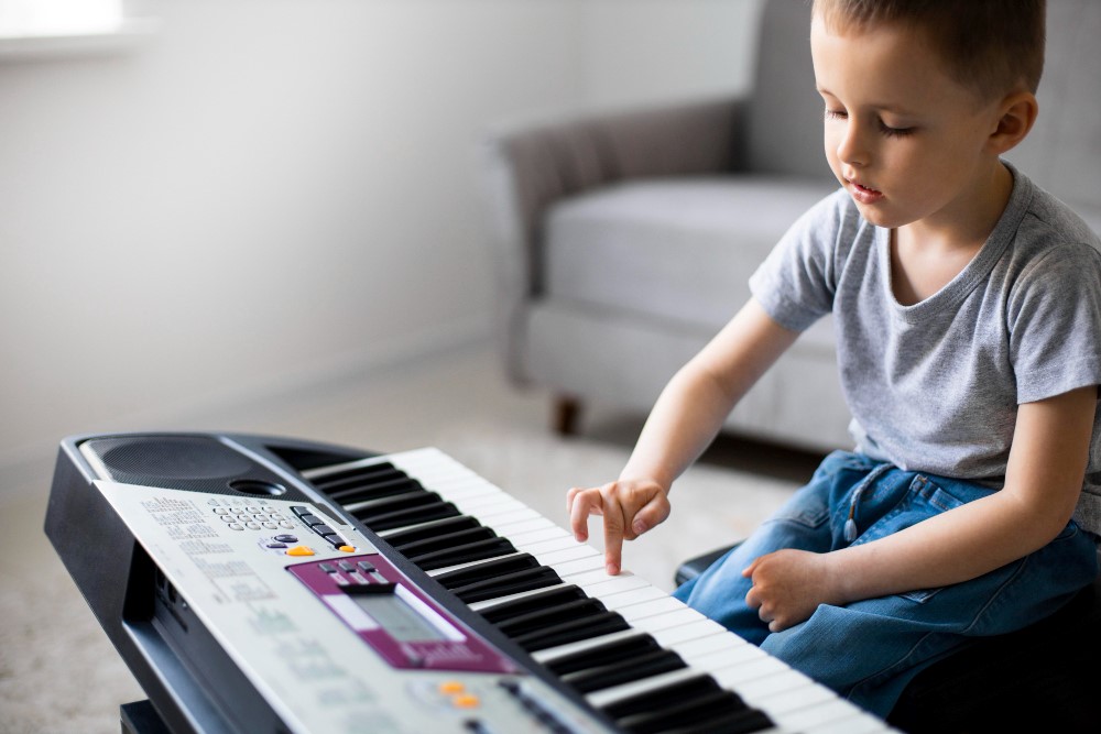 Mejores pianos para niños menores de 8 años (2024)